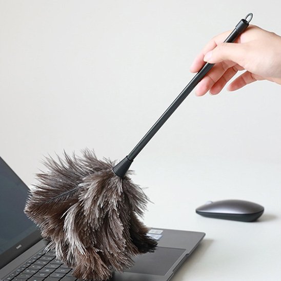 Notre Plumeau capture la poussiÚre sans rayer les surfaces délicates