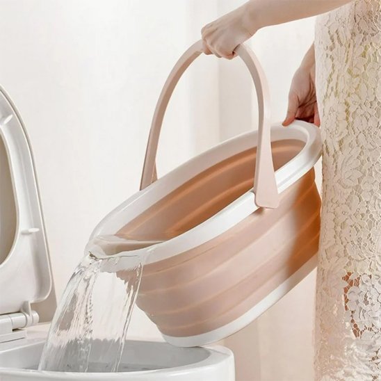  Avec notre Seau terminées les contorsions pour vider l'eau dans les toilettes