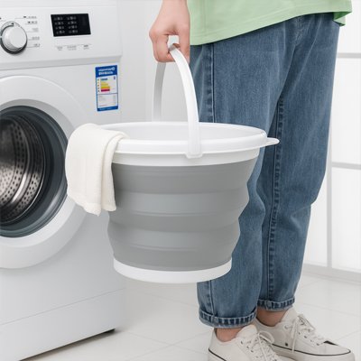 Ce Seau pliable combine le sens pratique et la polyvalence