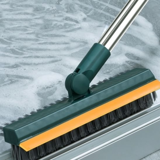 Ce balai brosse s'adapte à toutes les surfaces de la maison