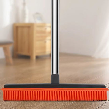 Ce balai est parfait pour le parquet
