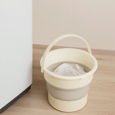 Discret ce Seau pliable se range dans des endroits minuscules