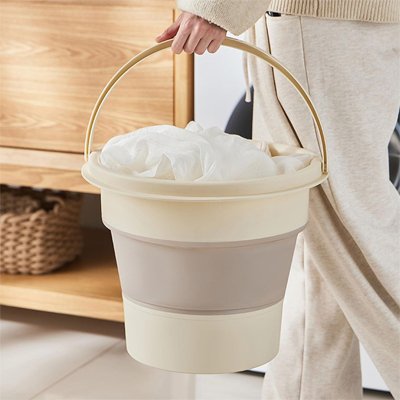 Fabriqué en silicone notre Seau pliable résiste aux chutes