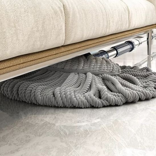 La tête pivotante de ma Serpillere atteint les zones les plus inaccessibles 