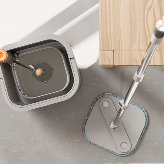 La tête pivotante du Seau et serpillère atteint tous les recoins