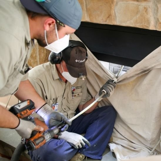 Notre balai brosse peut atteindre des zones poussiéreuses jamais nettoyées