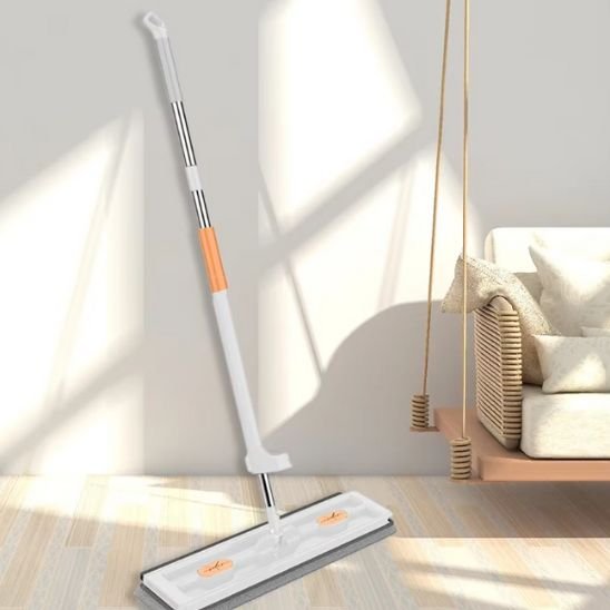 Avec son manche télescopique ajustable le balai serpillère devient pratique