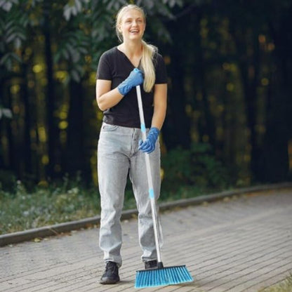 Un balai efficace pour la terrasse