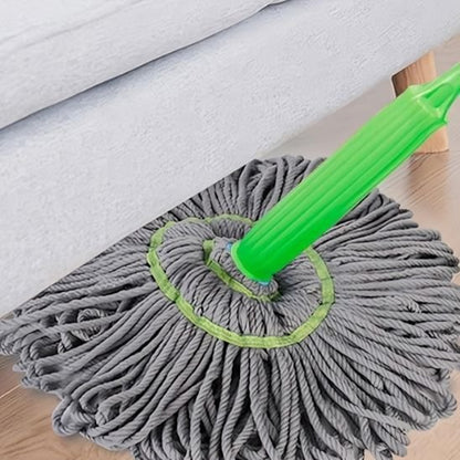  Ce balai serpillère se glisse facilement dans les espaces restreints