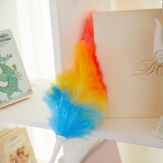  Ce Plumeau a une poignée en plastique rigide