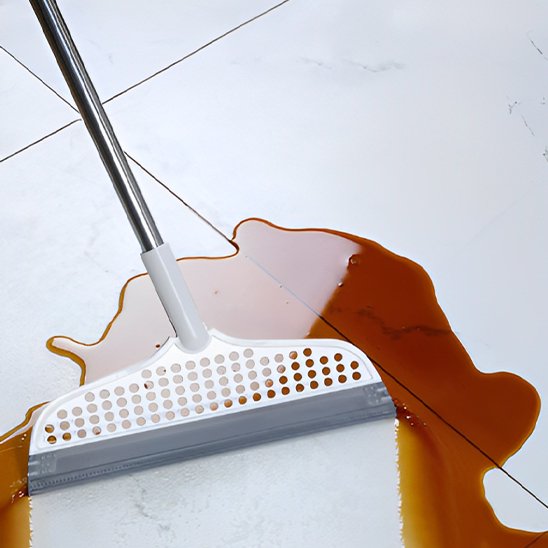 Le balai embellit mon intérieur discrètement