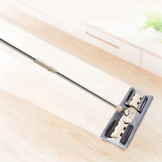  Le balai serpillère couvre une large surface en un seul lavage