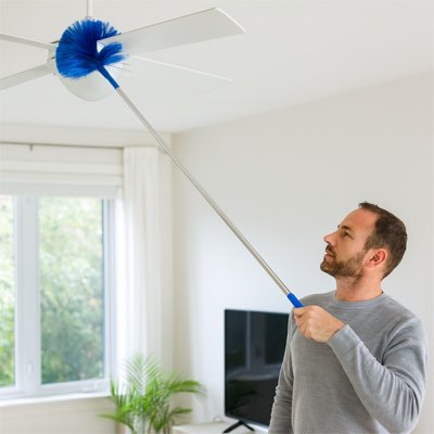 Mon Plumeau télescopique se manipule facilement même. en hauteur