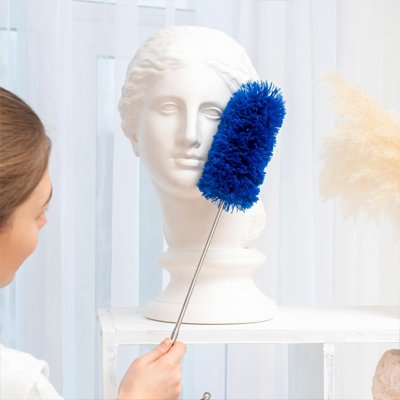 Un Plumeau télescopique capture et retient la poussière